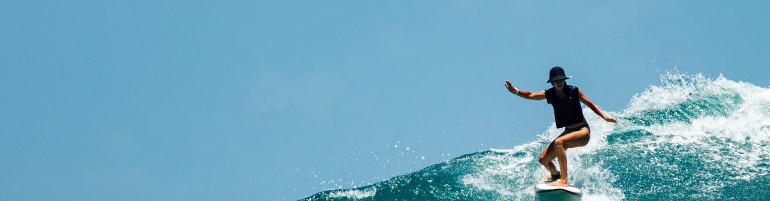 Paisatge d'estiu a les muntanyes d'Andorra amb vegetació verda